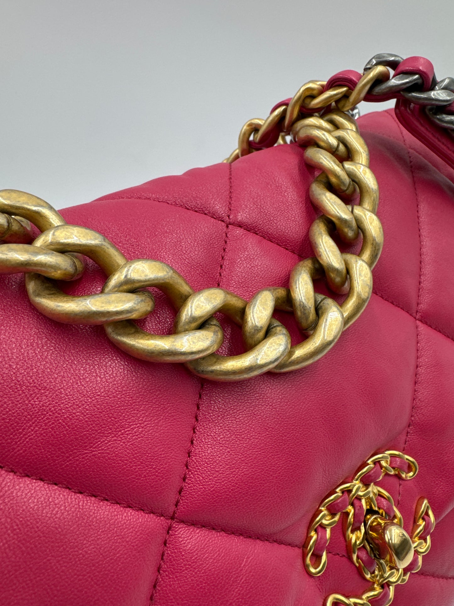 Chanel 19 Lambskin Quilted Shoulder bag pink, Large