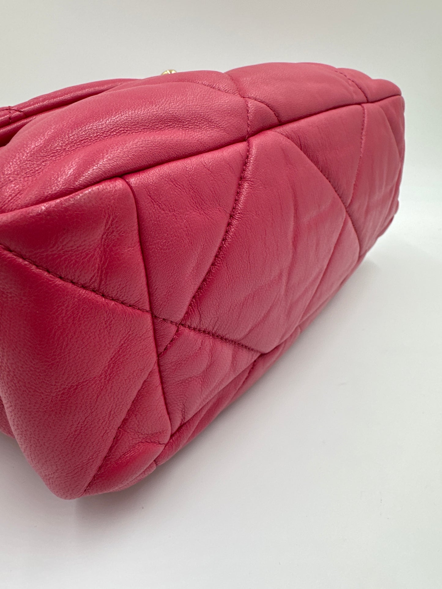 Chanel 19 Lambskin Quilted Shoulder bag pink, Large