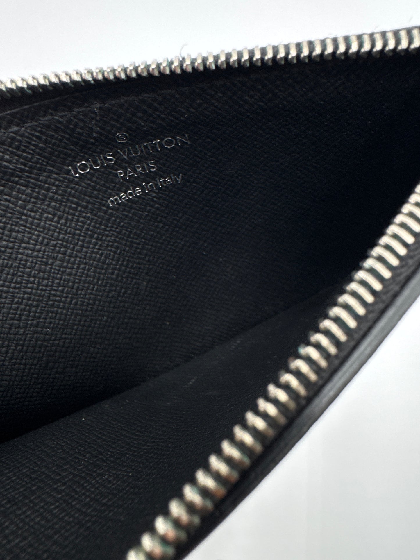 Louis Vuitton Taiga Zippy Card Holder, Black