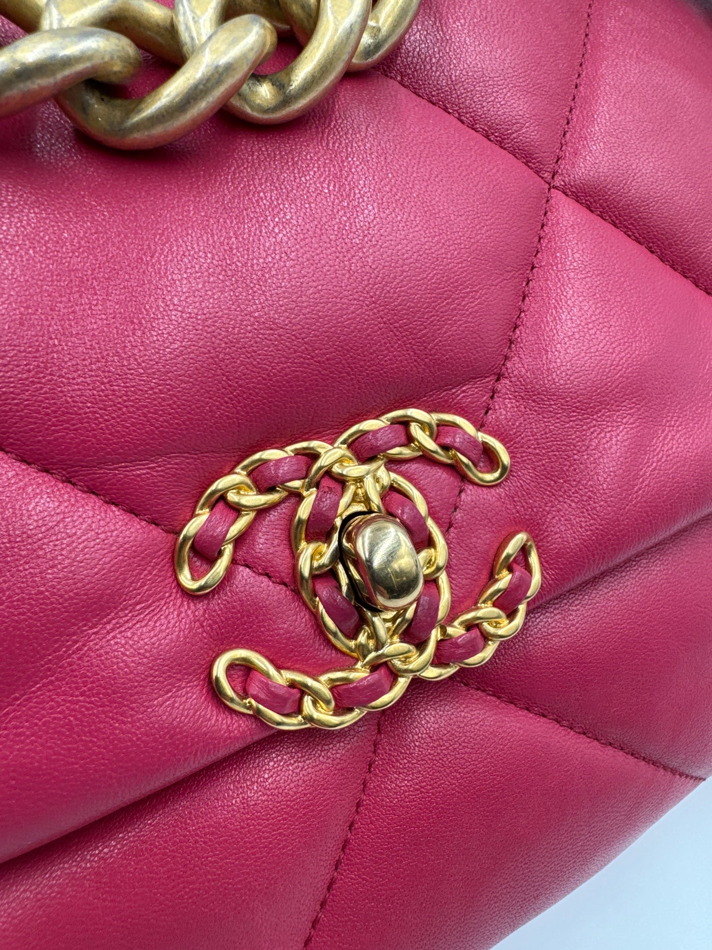 Chanel 19 Lambskin Quilted Shoulder bag pink, Large