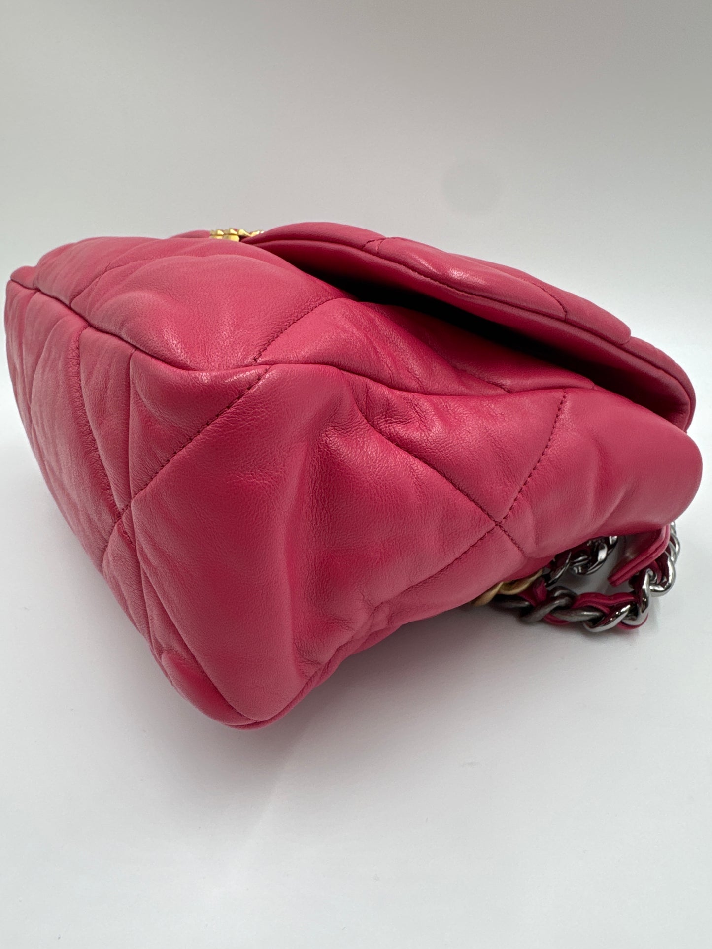 Chanel 19 Lambskin Quilted Shoulder bag pink, Large