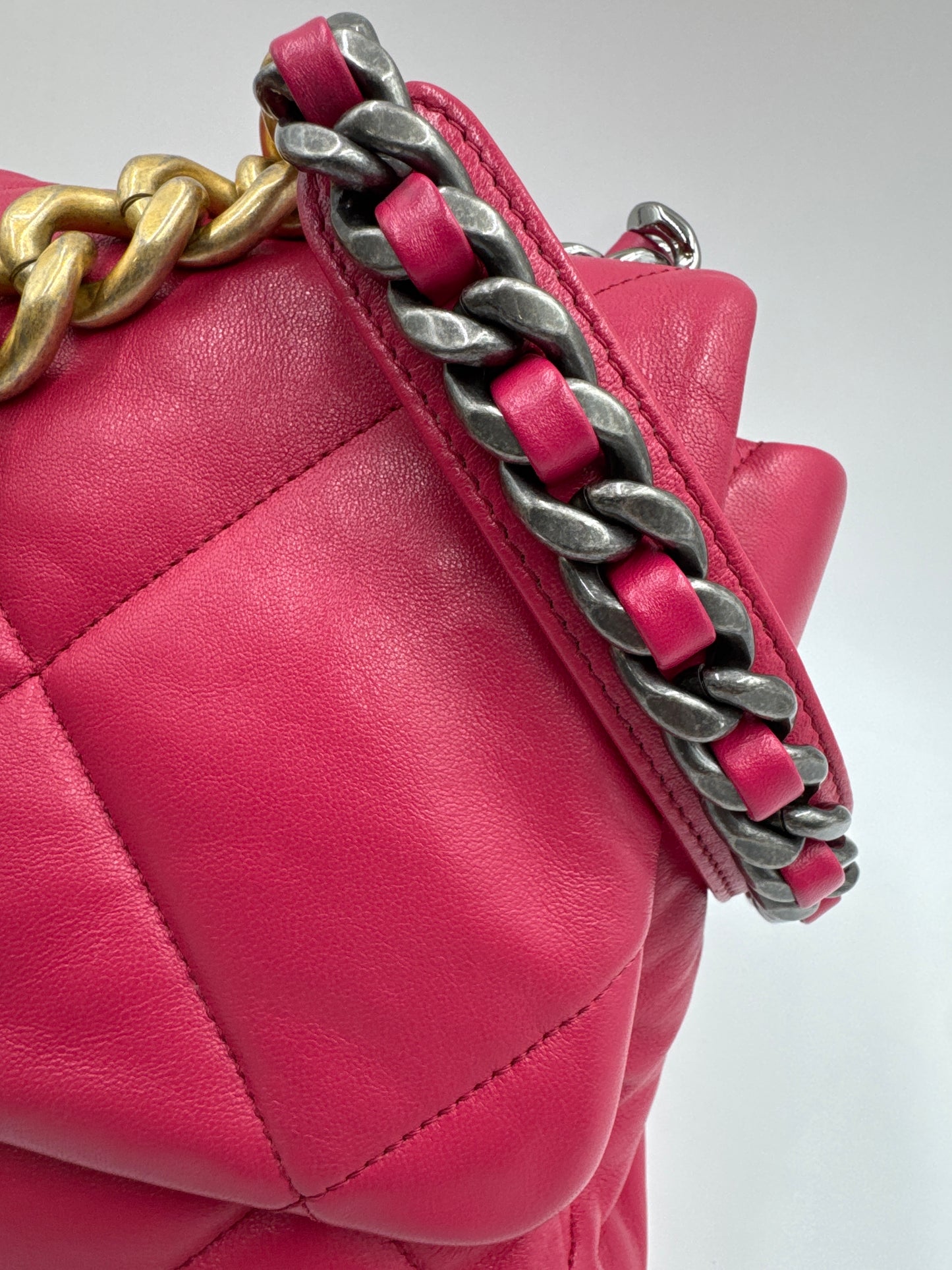 Chanel 19 Lambskin Quilted Shoulder bag pink, Large